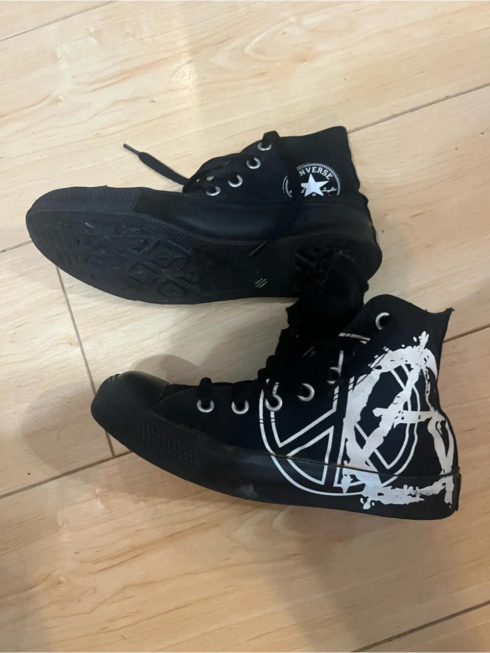 Converse Chuck Taylor All Star Peace/Anarchy print Junior high-top sneakers. - Picture 3 of 7